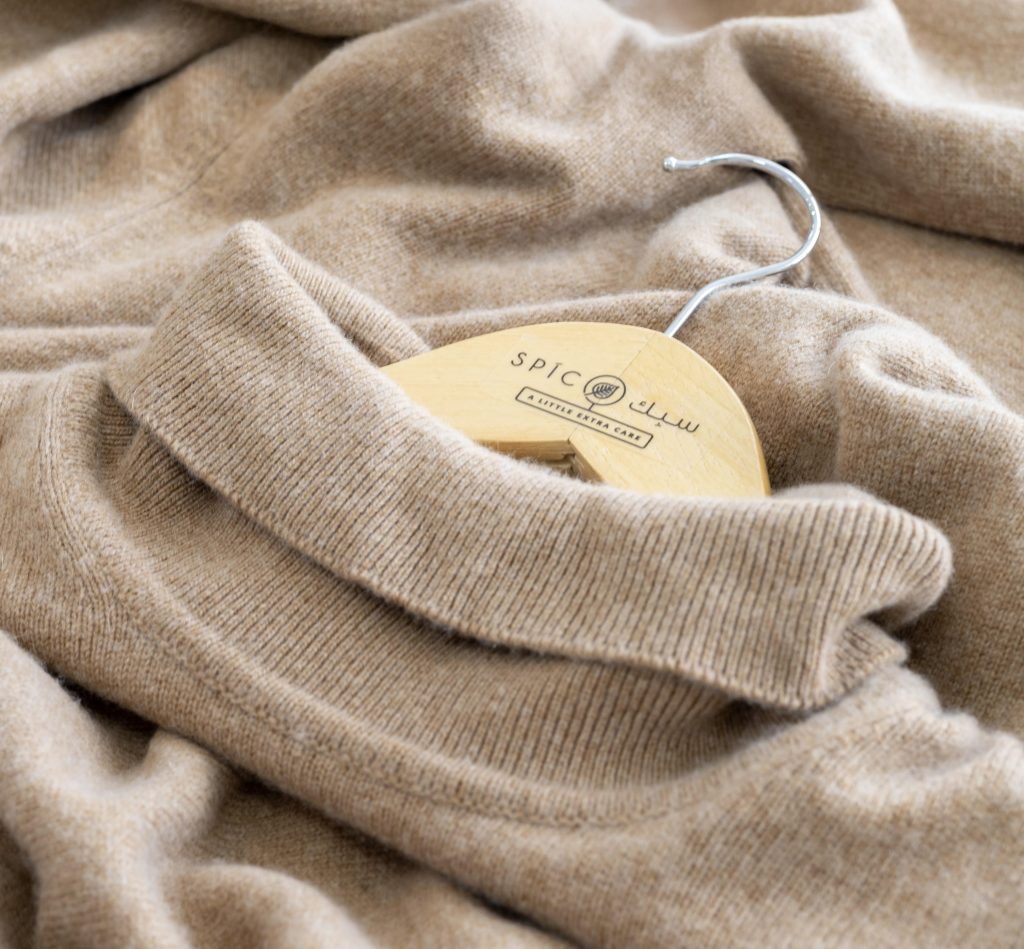 تنظيف الصوف: الدليل الشامل للحفاظ على أناقة وجودة ملابسك الفاخرة